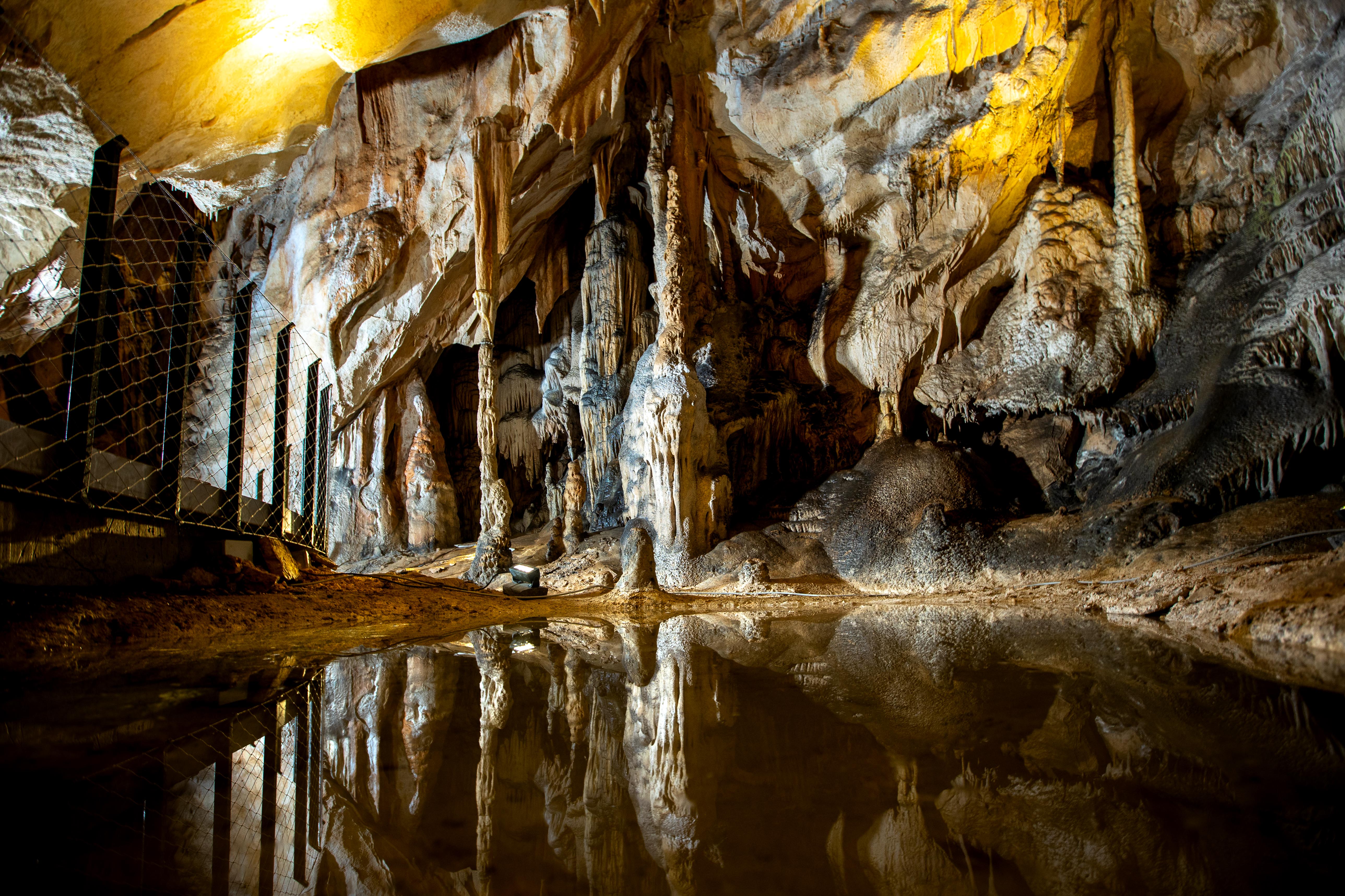 CEROVAC CAVES